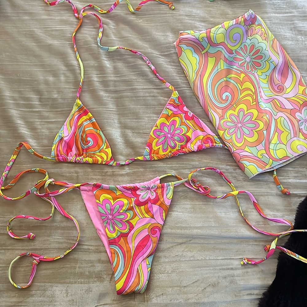 NWOT Frankie’s Bikinis 3 Piece Set
